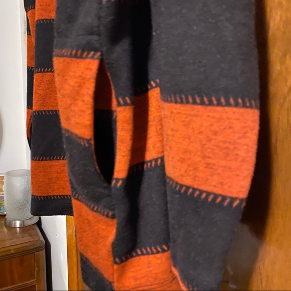 tcec Relaxed Fit Pocket Sweater - Picture 3 of 3